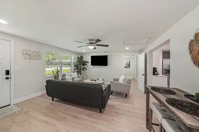 Image de Cozy, comfortable, and fully remodeled lovely home in friendly Zephyrhills