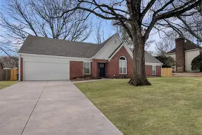 Image de Spacious 5-bedroom house Cordova with large screened in porch and game room!