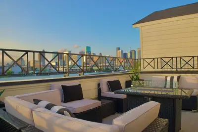 Image de 3 bedroom home w/Skyline Rooftop + Hot tub in Downtown Htx