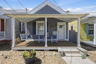 Image de The Anchor & Vine - Cozy Coastal Cottage in Historic Uptown St. Augustine