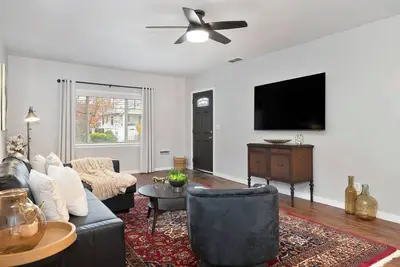 Image de Newly Remodeled Midtown Oasis: Modern 3br Near Sacramento!