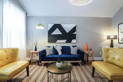 Image de 4br The Montrose Standard! Luxury Home, Near All!