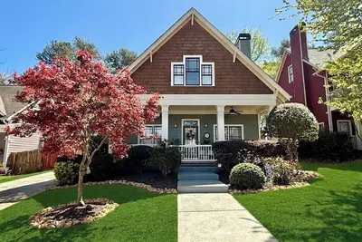 Image de Charming 4br/3. 5ba Craftsman - Prime Location Close to Marta/Fifa World Cup!