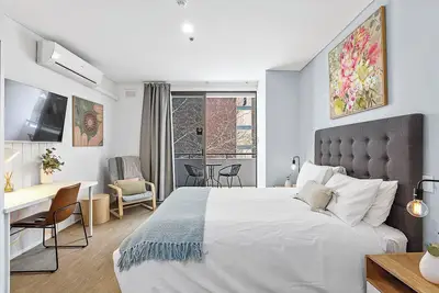 Image de Cosy City Apartment | Leafy Outlook | Freshly Updated | Perth Cbd