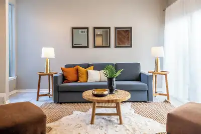 Image de 3br The Montrose Collective C! Steps to Food & Fun!
