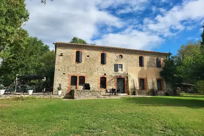 Image de Moulin de prestige au coeur des vignes avec piscine 16m et étang privé.