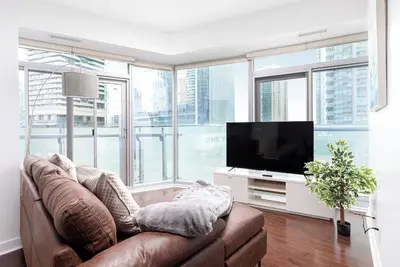 Image de Plush Hotel -Downtown Toronto 2 bedroom suite near Cn Tower