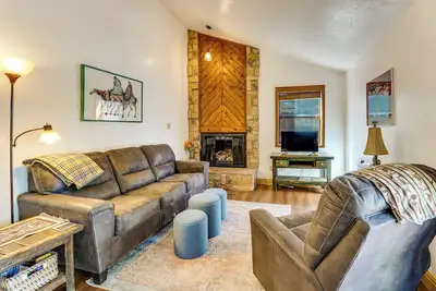 Image de Steps to the New Angel Express Lift! Fun Condo