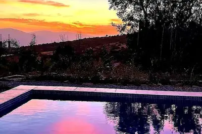 Image de F4 niveau de villa avec piscine en kabylie bouzueguen face à la montagne.