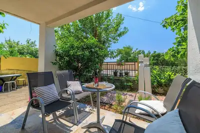 Image de First floor apartment with large terrace, air conditioning, barbecue & parking space