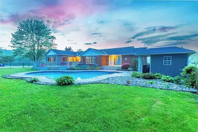 Image de Large Countryside Home w/ Pool & Hot Tub