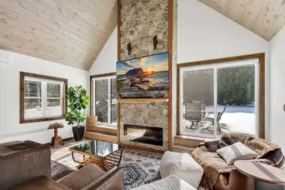 Image de Cabin w/ hot tub near Cana Island Lighthouse and Gordon Lodge