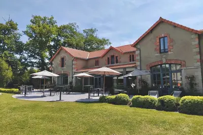 Image de Séjour atypique dans un écrin de verdure, à 20 min des Sables d'Olonne.