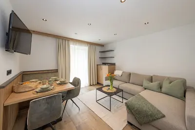 Lennis Apartments - Top 4, Balcony & Mountain View