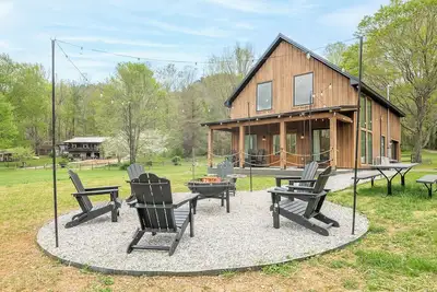 Gorgeous 1bd+Loft Cabin w/ River Access + Fireplace