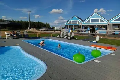 Image de Maisons de vacances, piscine d'été, sauna
