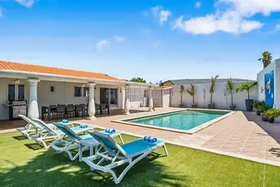Image de Exquisite Villa ~ 3 mins to beach w/ pool
