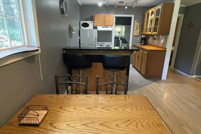 Image de One bedroom guest cottage in a park like setting close to Kakabeka Falls.