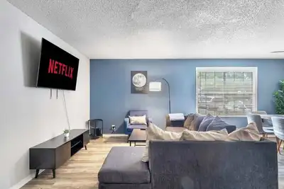 Image de Fifa | 3 Min Walk to At&T | 2br | Free Parking! 1