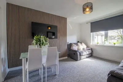 Image de Chapelhall 4 Bedroom Flat with Parking for 4 Cars