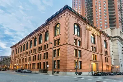 2 Queen Studio Near Waterfront | Free Breakfast!