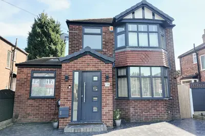 Image de Spacious 4-Bedroom Detached House with Garden and Ev Charger