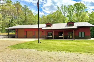 Image de Luxury Ky Lake Home. Pristine 5 bed/5 bath retreat set in acres of gated privacy