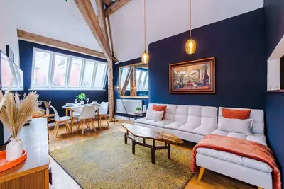 Stylish 1bdr Duplex Loft Piccadilly