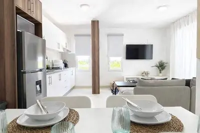 Image de Corner Unit w/ Open View * Near Beach, tours& town