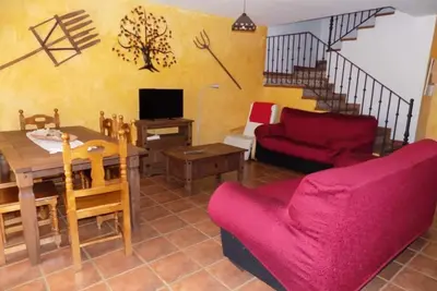Image de Gîte rural « Casas Rurales Las Eras Ii B » avec vue montagne, terrasse et balcon privés