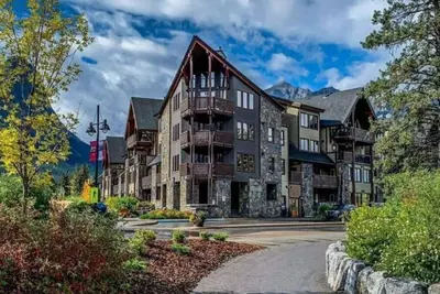 Image de Canmore Escape Creekside + Walk to Downtown