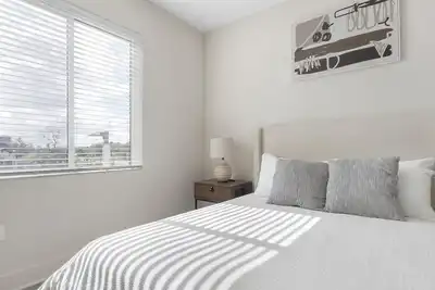 Image de Landing | Beautiful 2bd, Pool, Yoga Studio