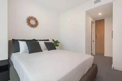 Image de The Skyline Luxe Suite | 1br+Den Downtown Miami