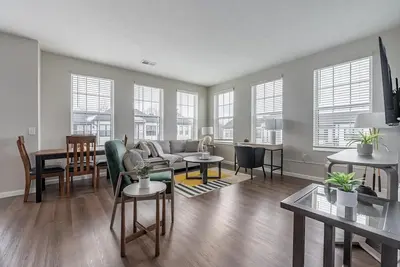 Image de Landing | Stunning 2bd, Pool, Game Room