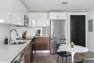 Image de Landing | Stunning 2bd, Game Room, Yoga Studio