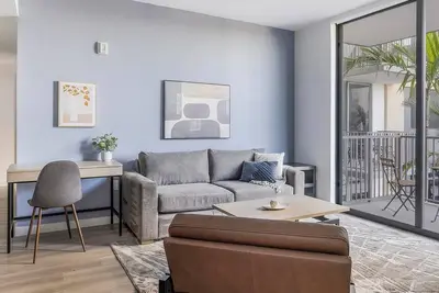 Image de Landing | Beautiful 2bd, Game Room, Yoga Studio