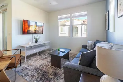 Image de Landing | Stunning 2bd, Game Room, Yoga Studio