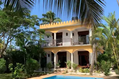 Image de Private beachfront villa with pool
