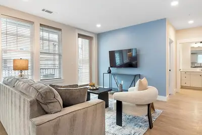 Landing | Spectacular 2bd, Gym, Pool