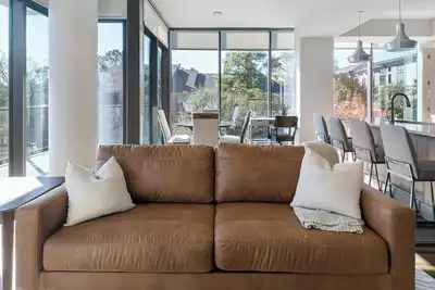 Image de Landing | Modern 2bd, Tennis Court, Pool