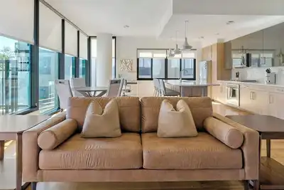 Image de Landing | Stunning 2bd, Gym, Tennis Court