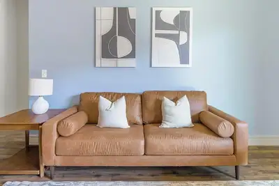 Image de Landing | Modern 2bd, Tennis Court, Gym