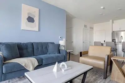 Landing | Chic 2bd, Clubhouse, Pool