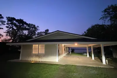 Image de Dury Lane on Lake Seminole Unique waterfront home on the south side the big lake