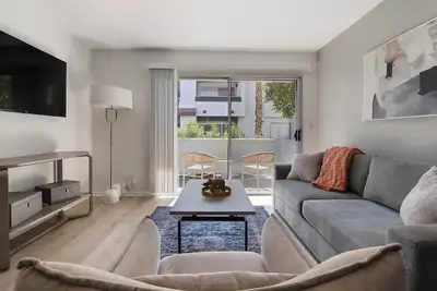Image de Landing | Chic 2bd, Courtyard