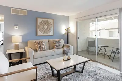 Image de Landing | Spectacular 2bd, Courtyard