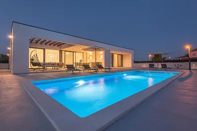 Image de Belle maison à Bristani avec sauna