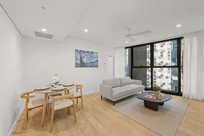 Image de Cbd 2br Getaway | River Views, Pool & Gym  Share  Save