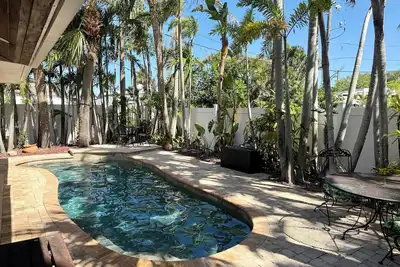 Image de The Perch in the Palms: Elegant Coastal Retreat with Private Pool Steps to Beach
