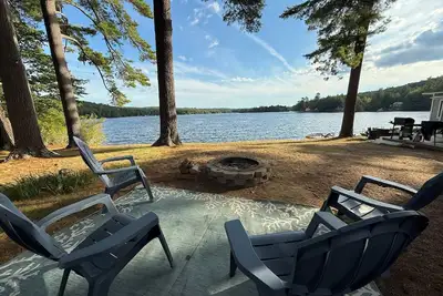 Image de Charming Sand Pond Cottage Steps from Pristine Tacoma Lakes Water